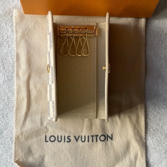 🔑 LOUIS VUITTON DAMIER AZUR 4 KEY HOLDER 🔑NWT🔑 - Picture 11 of 16